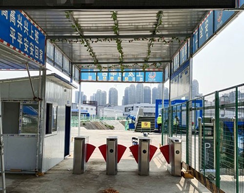 ����ʵ����